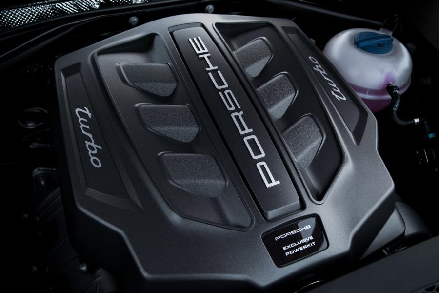 Моторный отсек Porsche Macan Turbo Performance Package 2016 года  (фото 16 из 25)